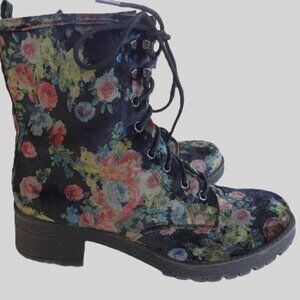 Madden Girl Eloisee ankle boots size 9, velvet flower exterior design, z…